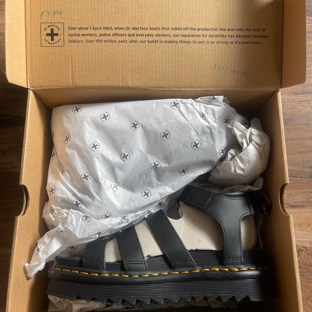 Dr. Martens Black Hydro Leather Sandals Size 8 Women’s